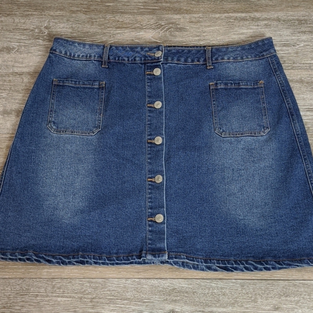 ROEBUCK & CO. Jean Skirt Button Down Size 16